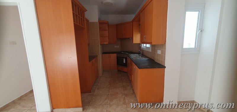 Unfurnished groundfloor spacious apartment for rent 