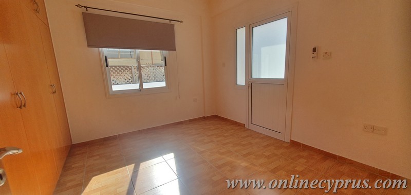 Unfurnished groundfloor spacious apartment for rent 