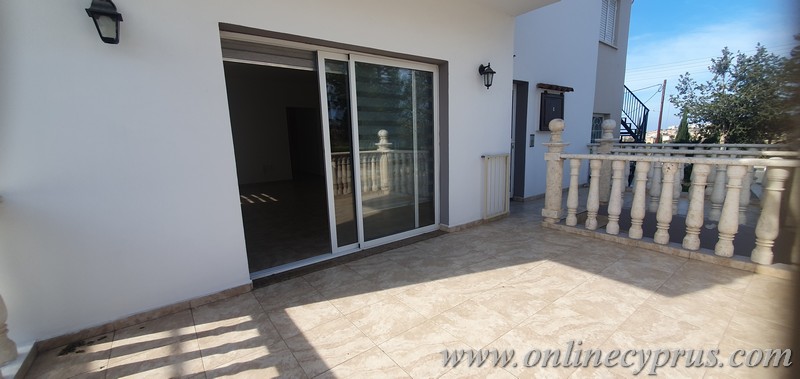 Unfurnished groundfloor spacious apartment for rent 