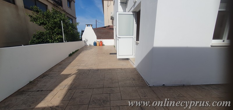 Unfurnished groundfloor spacious apartment for rent 