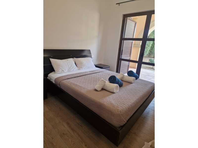 Furnished 1 bedroom groundfloor apartment 