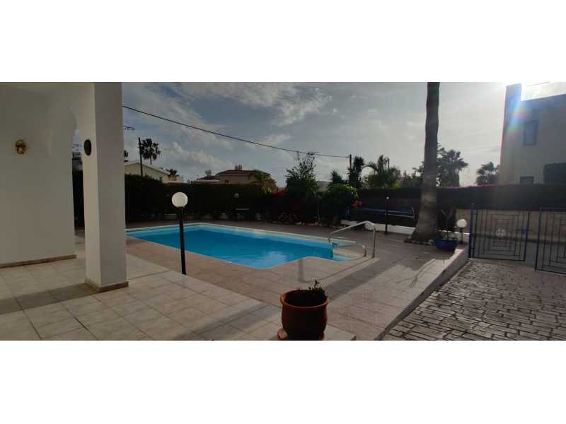 Unfurnished villa for long term rent 