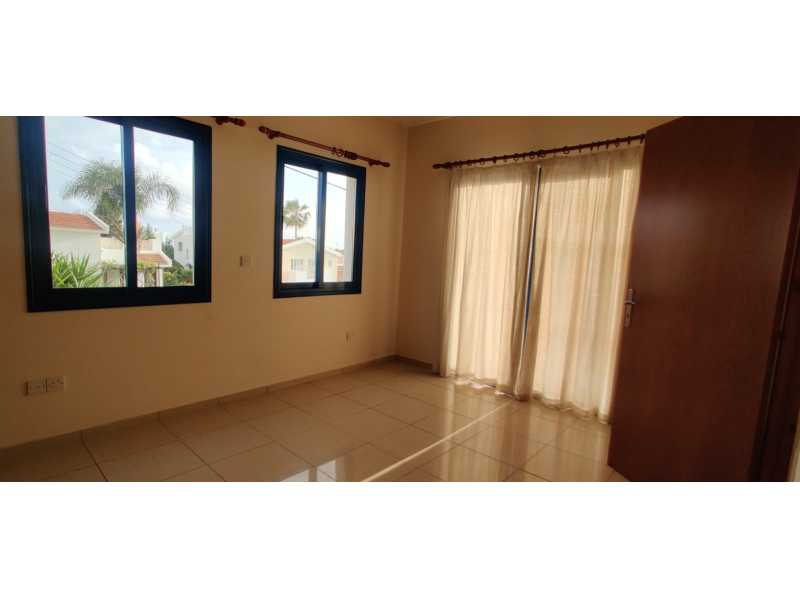 Unfurnished villa for long term rent 