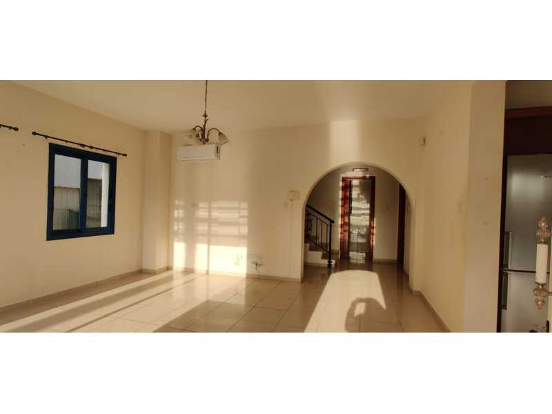 Unfurnished villa for long term rent 