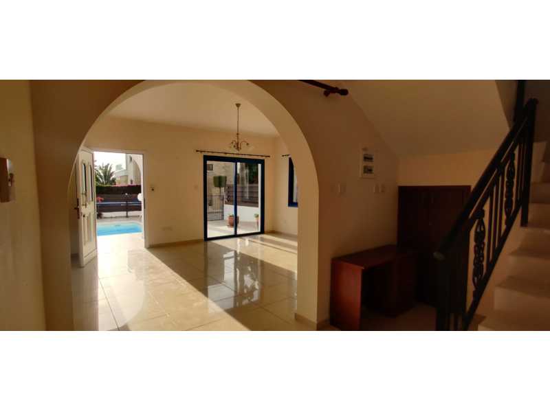 Unfurnished villa for long term rent 