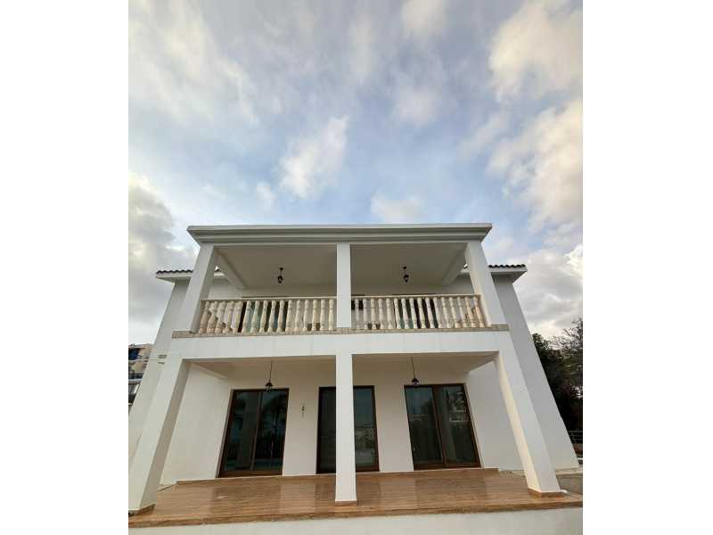 Three bedroom villa for long term rent 