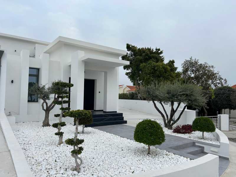 Lovely villa for long term rent in Peyia 