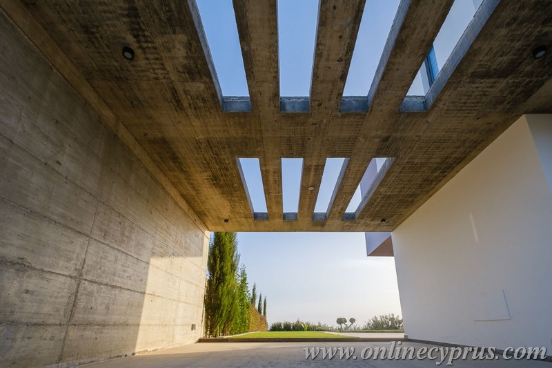 Modern villa for long term rent