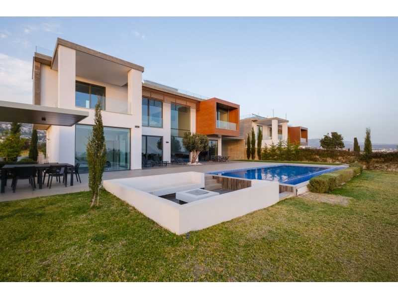 Modern villa for long term rent