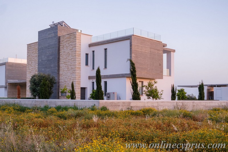 Modern villa for long term rent