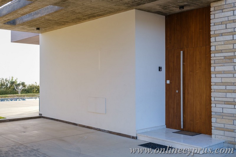 Modern villa for long term rent