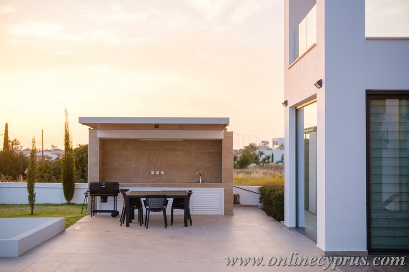 Modern villa for long term rent