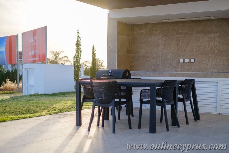 Modern villa for long term rent