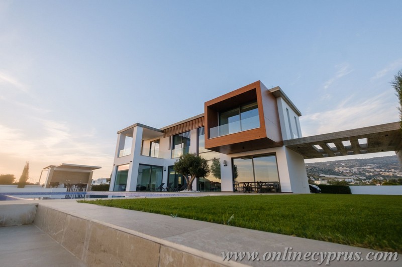 Modern villa for long term rent
