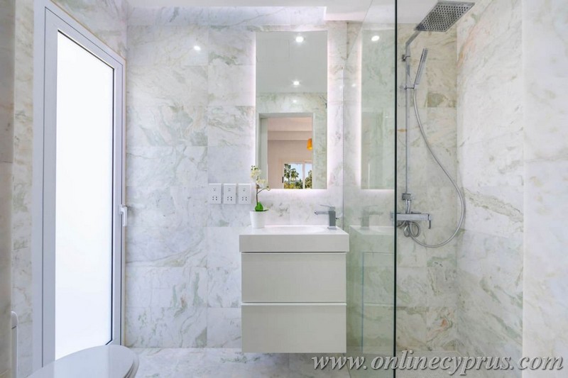 Luxury 6 bedroom villa in Coral bay