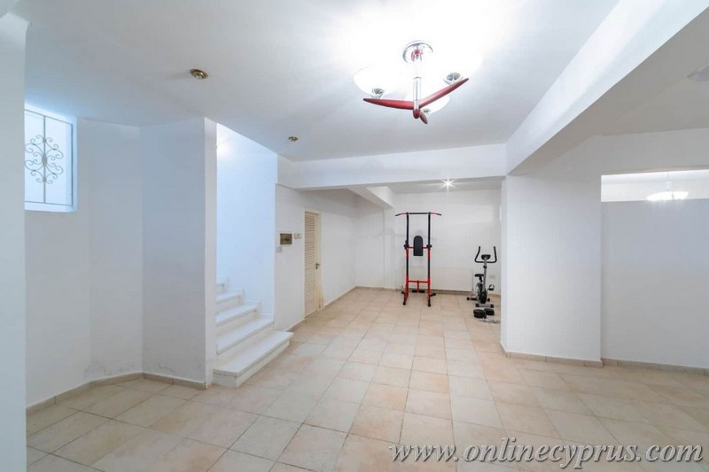 Luxury 6 bedroom villa in Coral bay