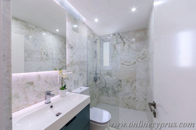 Luxury 6 bedroom villa in Coral bay