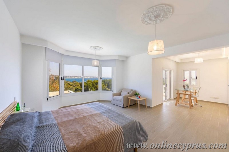 Luxury 6 bedroom villa in Coral bay