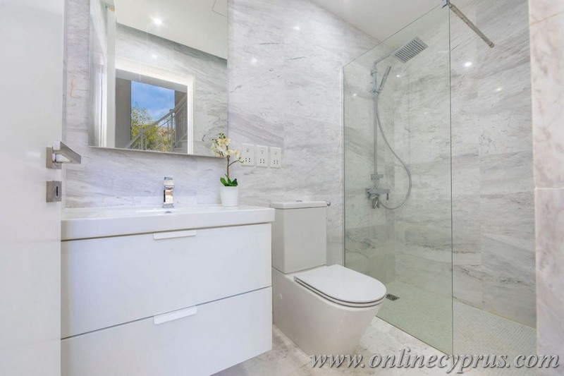 Luxury 6 bedroom villa in Coral bay