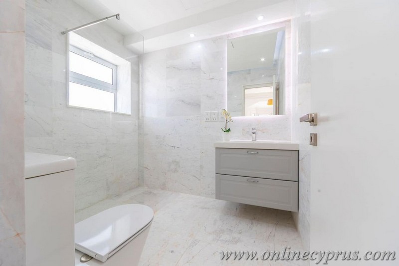Luxury 6 bedroom villa in Coral bay