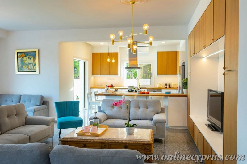 Luxury 6 bedroom villa in Coral bay