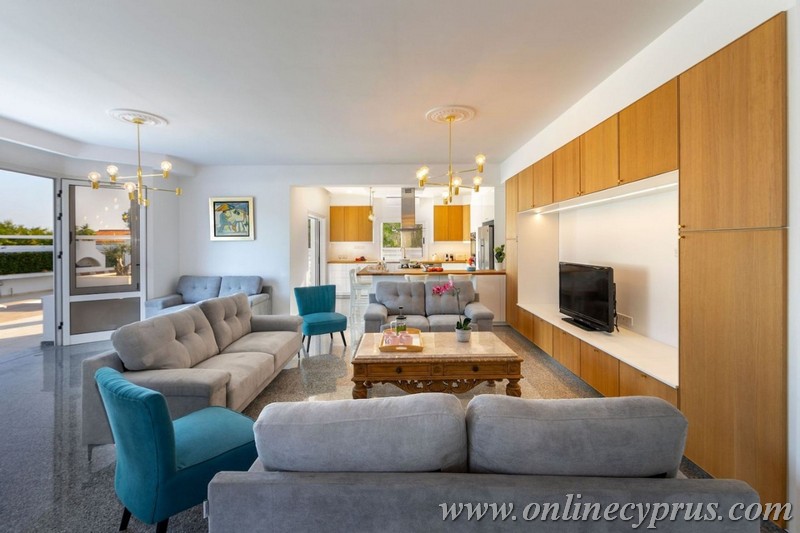 Luxury 6 bedroom villa in Coral bay