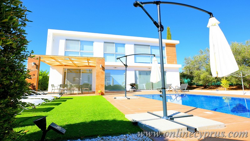 Modern villa for long term rent in Coral Bay