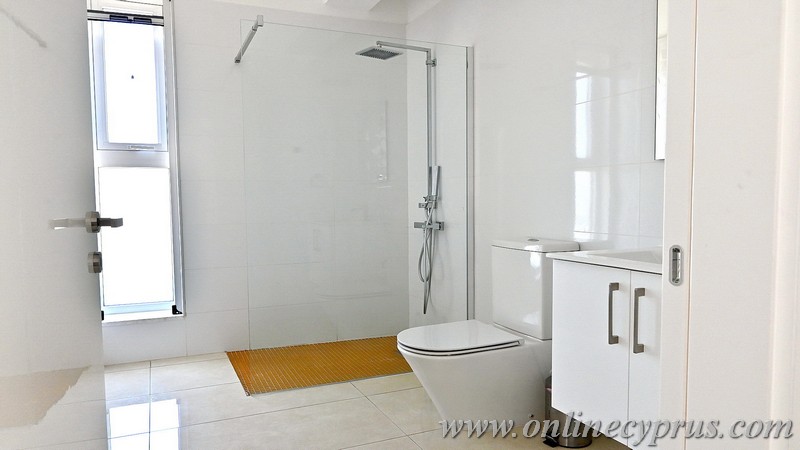 Modern villa for long term rent in Coral Bay