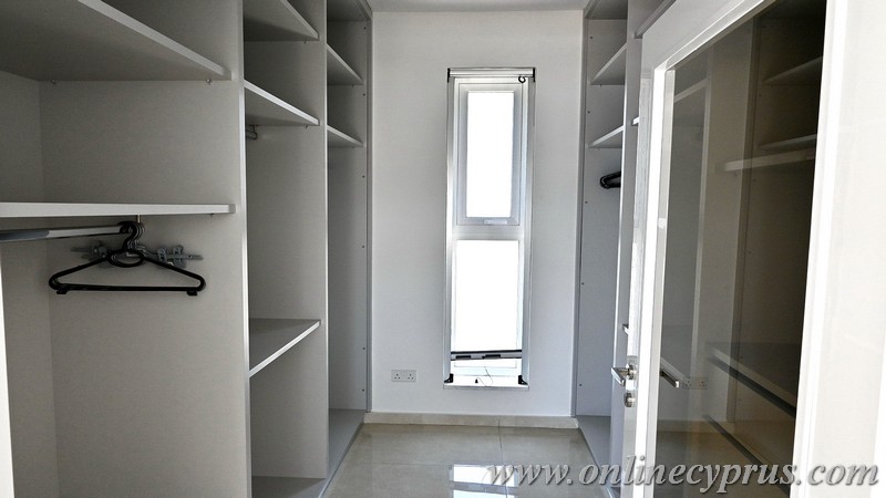 Modern villa for long term rent in Coral Bay