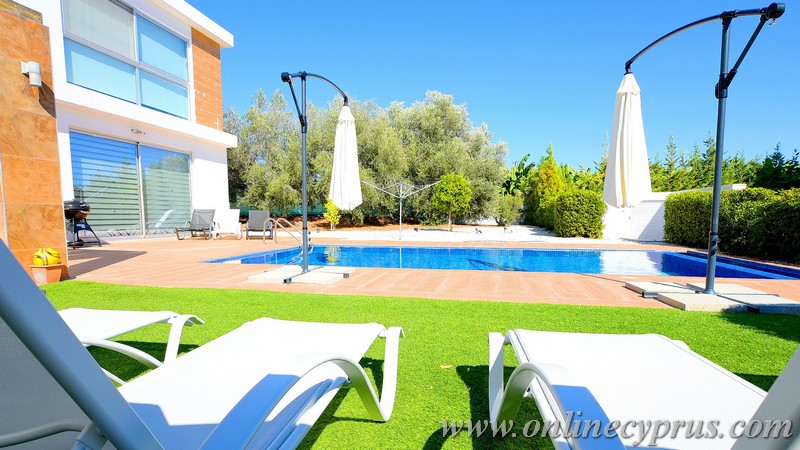 Modern villa for long term rent in Coral Bay