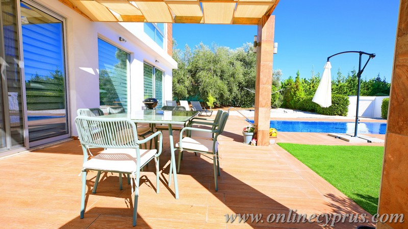 Modern villa for long term rent in Coral Bay