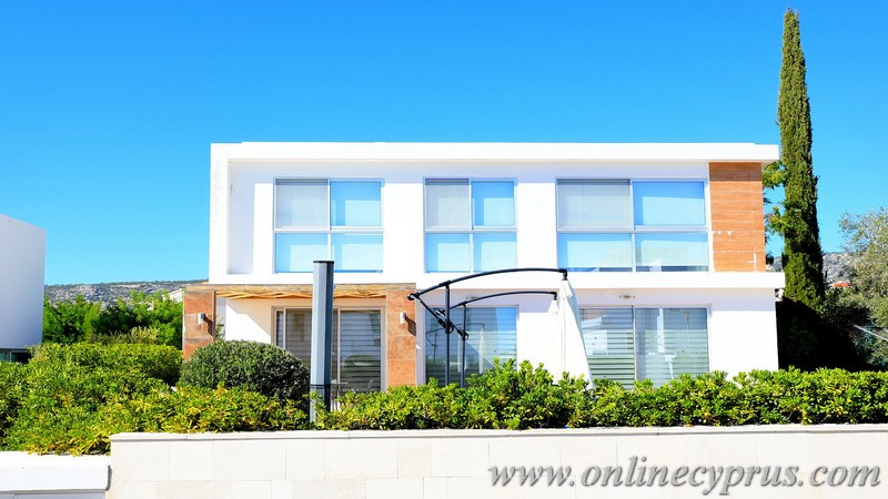 Modern villa for long term rent in Coral Bay