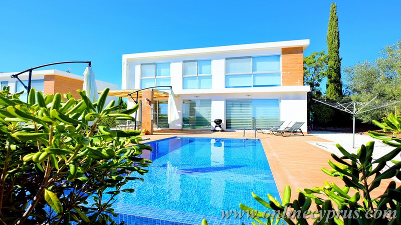 Modern villa for long term rent in Coral Bay