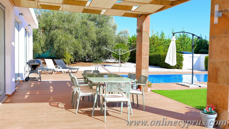 Modern villa for long term rent in Coral Bay