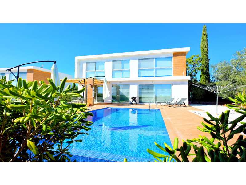 Modern villa for long term rent in Coral Bay