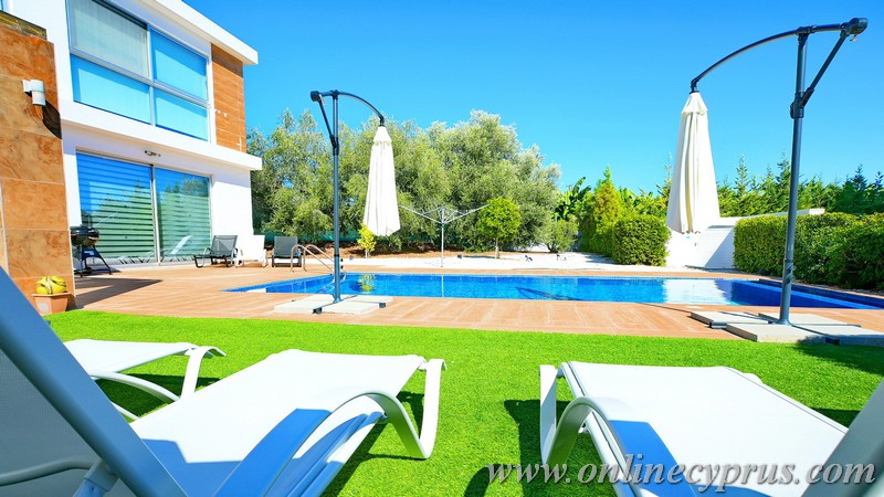 Modern villa for long term rent in Coral Bay