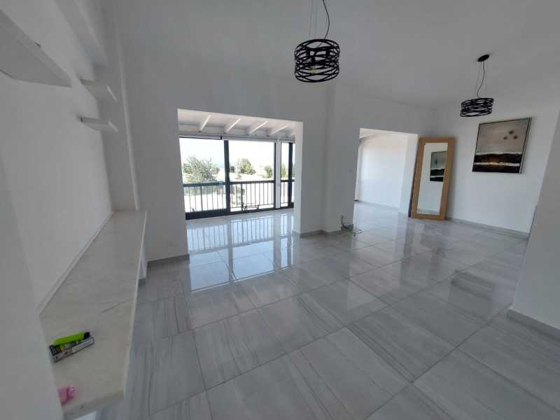 3 bedroom Top floor apartment for long term rent in Paphos center