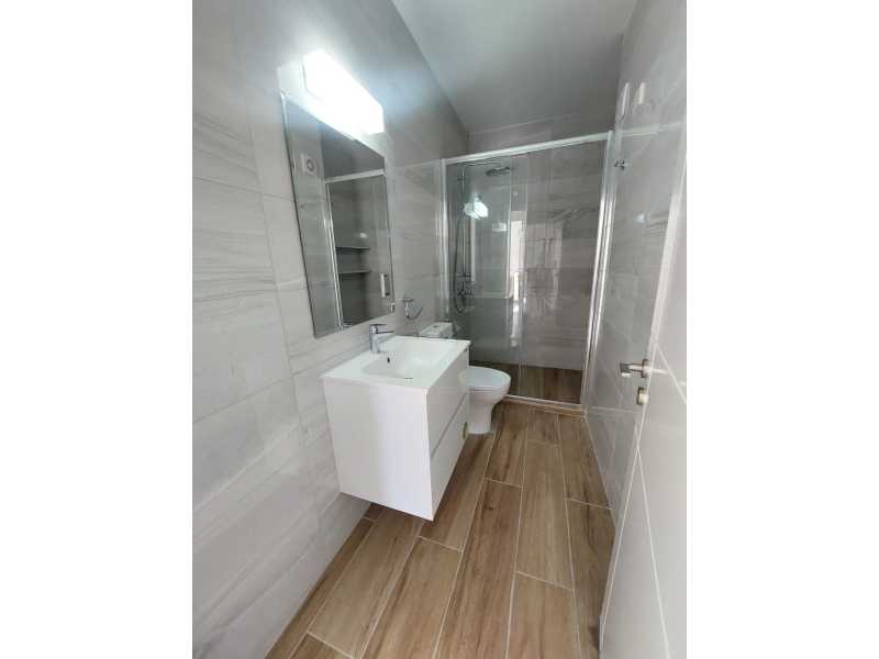 3 bedroom Top floor apartment for long term rent in Paphos center