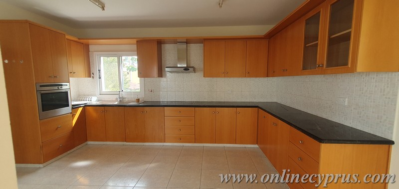 Spacious house for long term rent