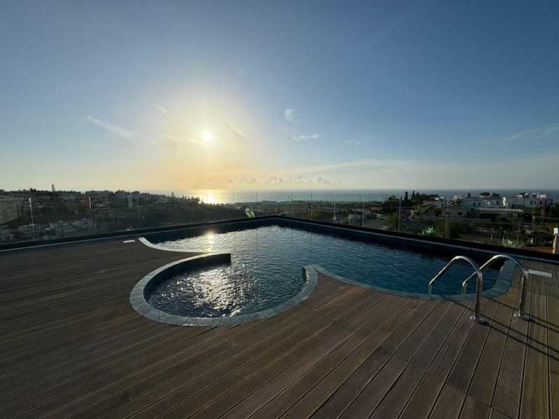 Luxury top floor apartment for long term rent in Chloraka