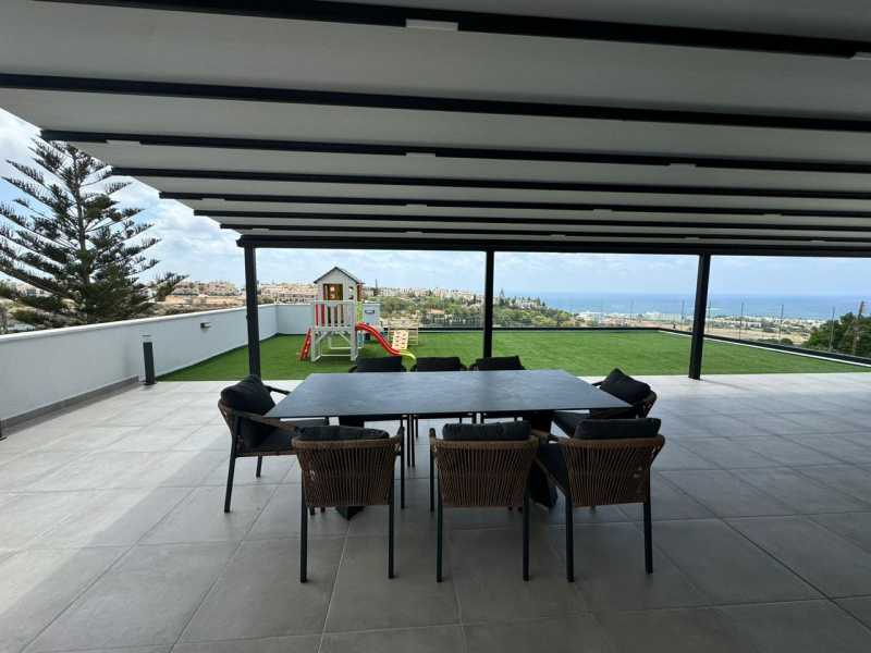 Luxury top floor apartment for long term rent in Chloraka