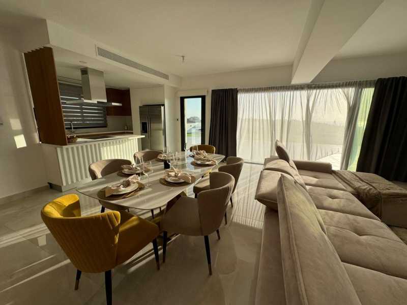 Luxury top floor apartment for long term rent in Chloraka