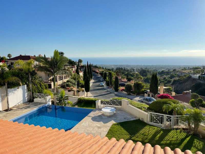 Spacious 4 bedroom villa for long term rent in Tala