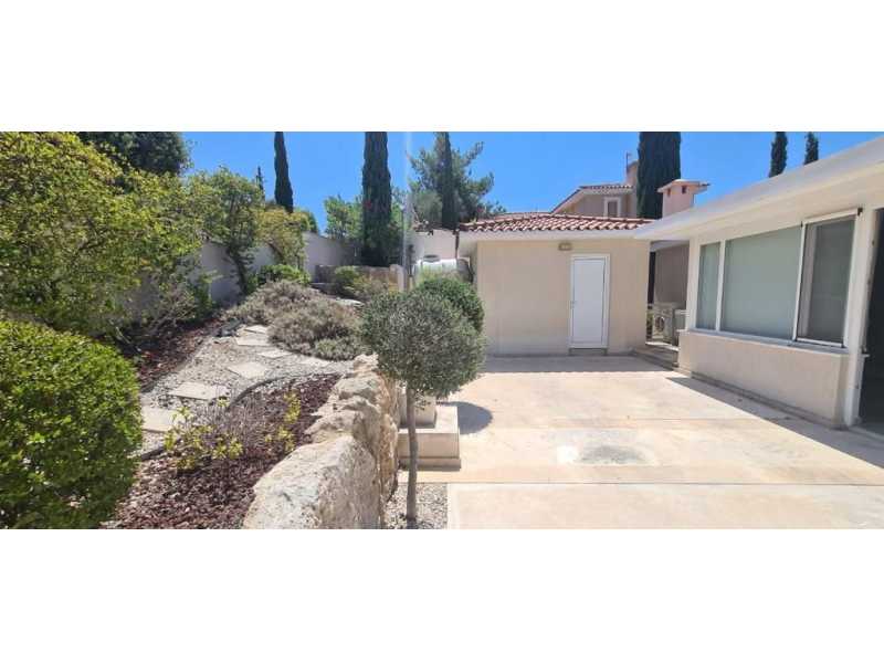 Spacious 4 bedroom villa for long term rent in Tala