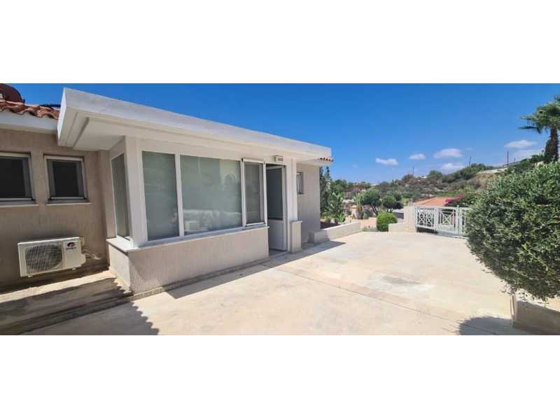 Spacious 4 bedroom villa for long term rent in Tala