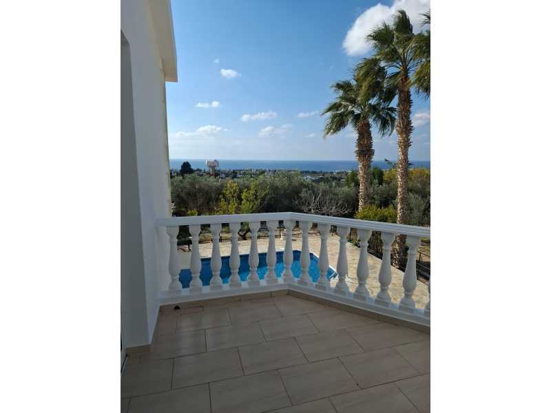 Villa for long term rent in Peyia