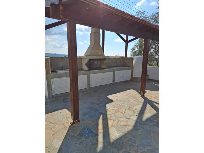 Villa for long term rent in Peyia