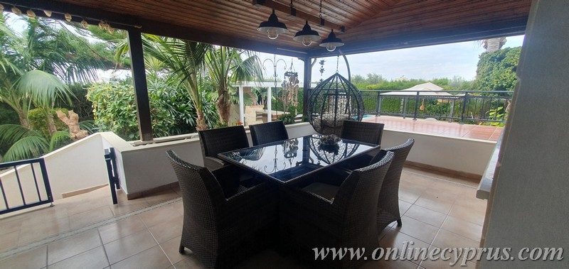 Spacious villa for long term rent in Mesoyi