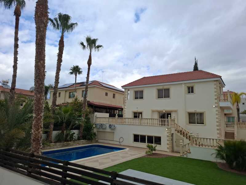 Spacious villa for long term rent