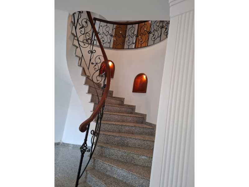 Spacious villa for long term rent